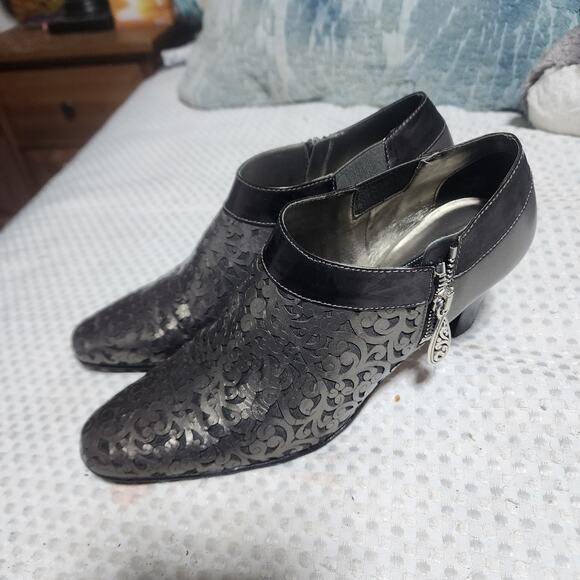 BRIGHTON EUC SZ 7.5 RHYTHM LAZER CUT LEATHER BOOTIES - Picture 1 of 10